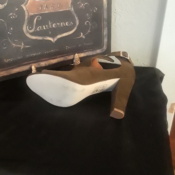 Ladies shoe Republic booties - Picture 5 of 5